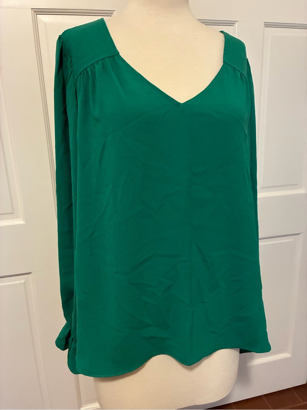 Trina Turk Green V-Neck Long Sleeve Blouse